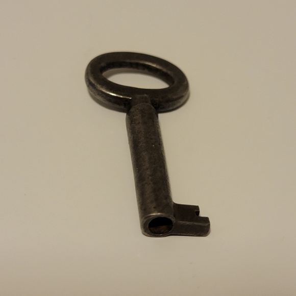 Vintage Lot Of 14 Old Antique Skeleton Keys 13 Solid Barrel / 1 Hollow - 6 Sizes - Picture 4 of 16